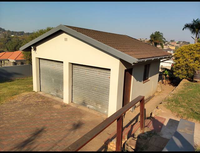 4 BEDROOM FREEHOLD FOR SALE IN CAVERSHAM GLEN